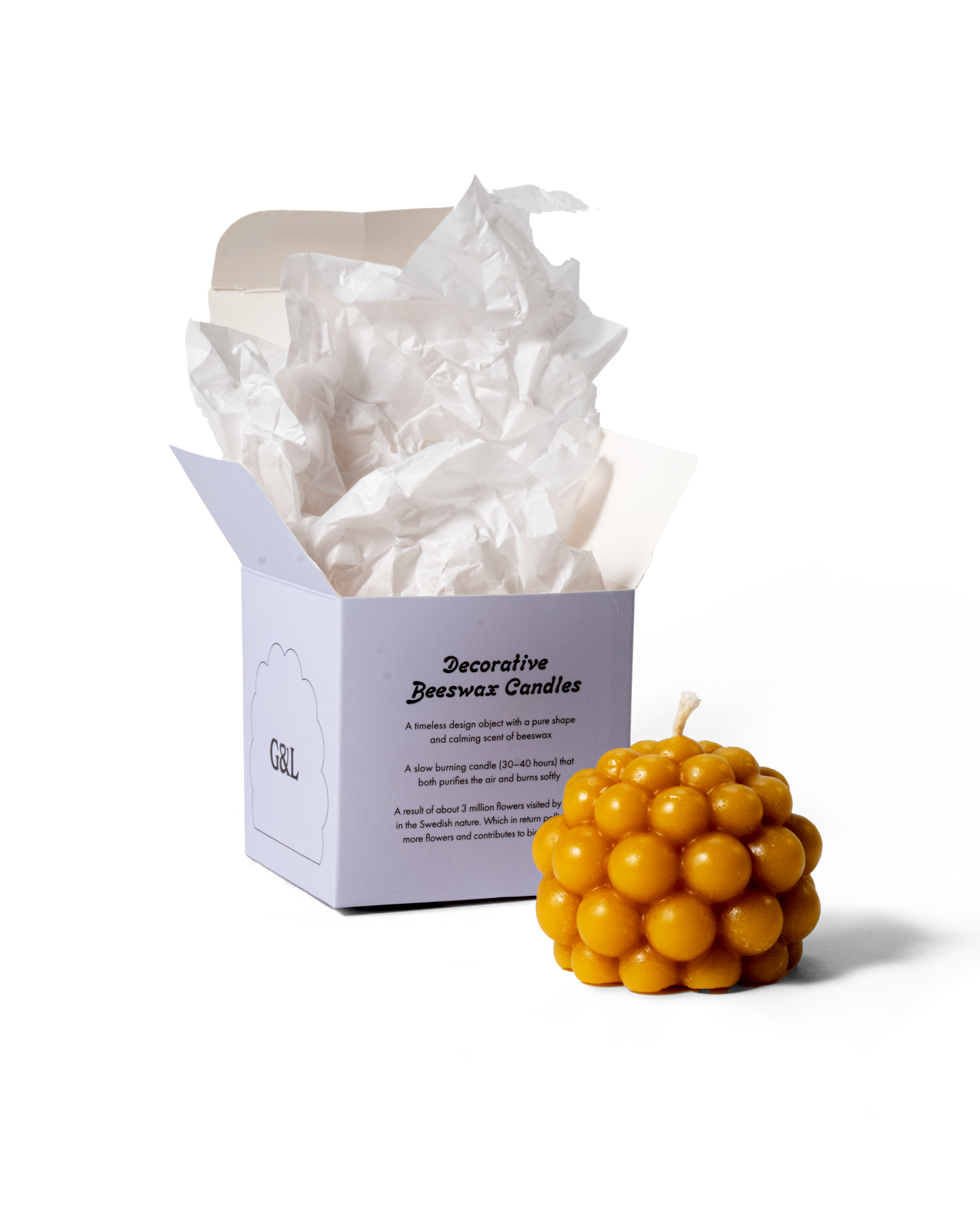 Salmbärsformat ljus av bivax, ett dekorativt och naturligt ljus.