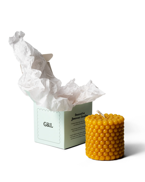 Bivokslys formet som pollen, støpt for hånd i naturlig bivoks.