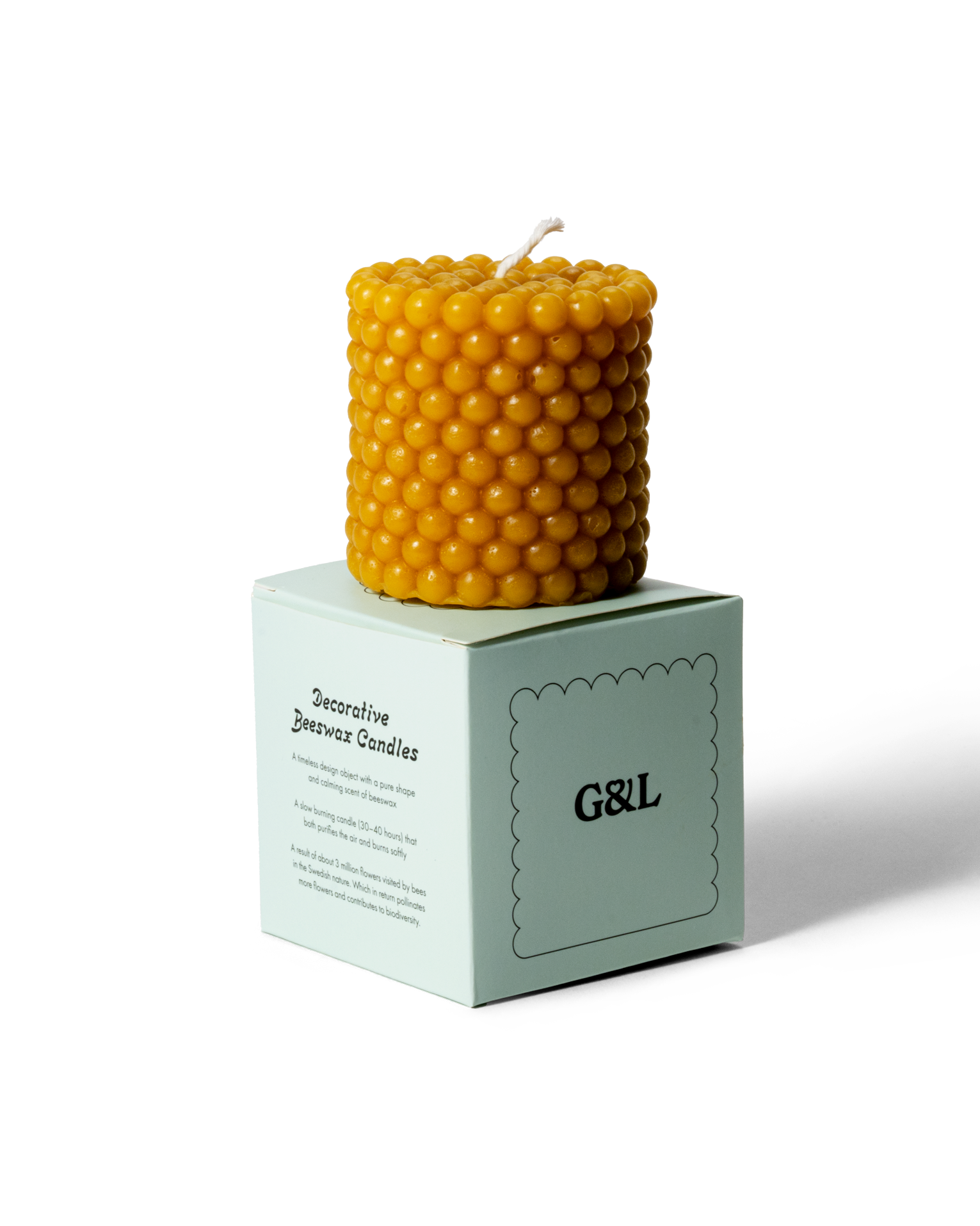 Handgjort bivaxljus i form av pollen, med mjuk och naturlig struktur.