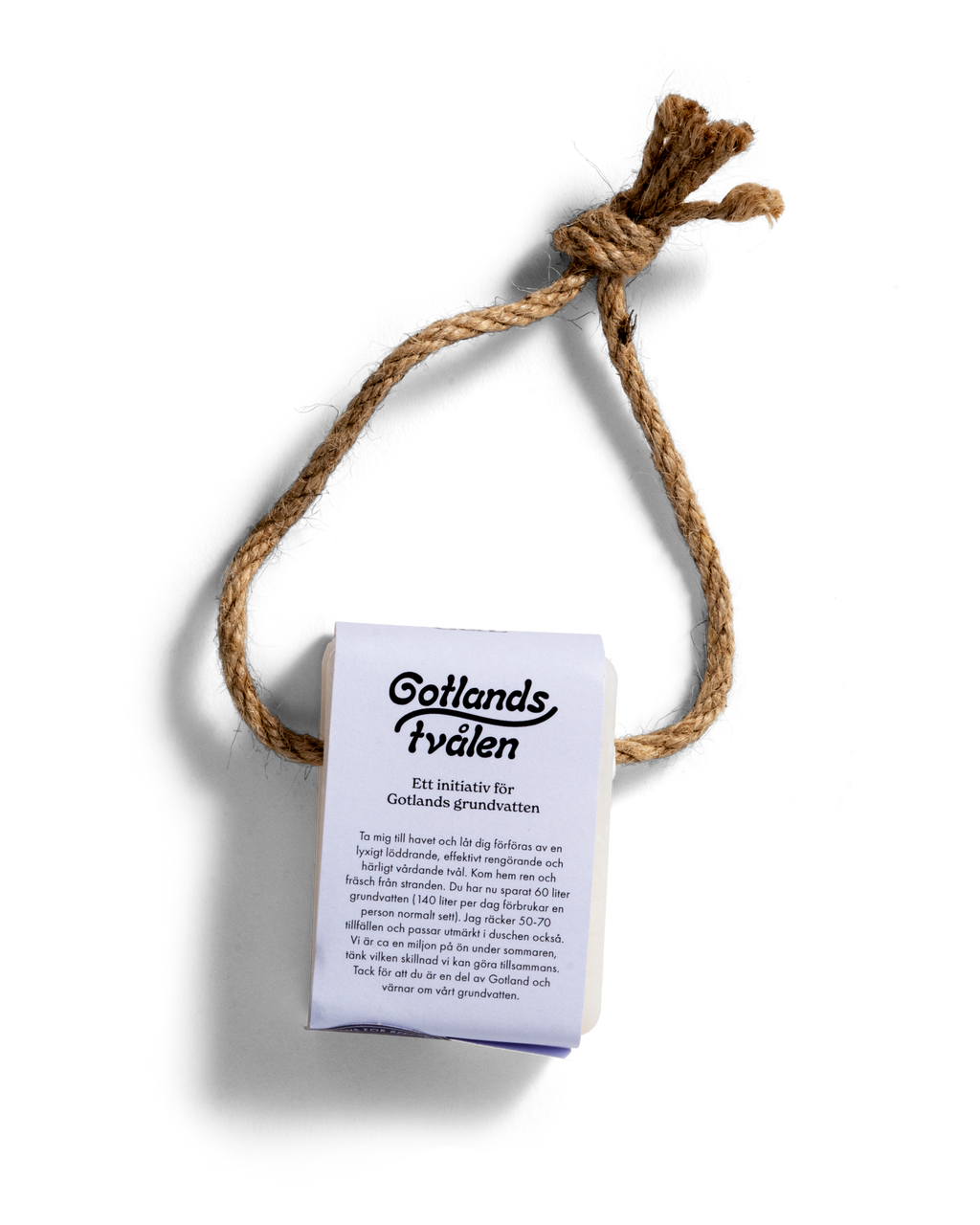 Gotlandstvålen – skonsam handgjord tvål med band för upphängning.