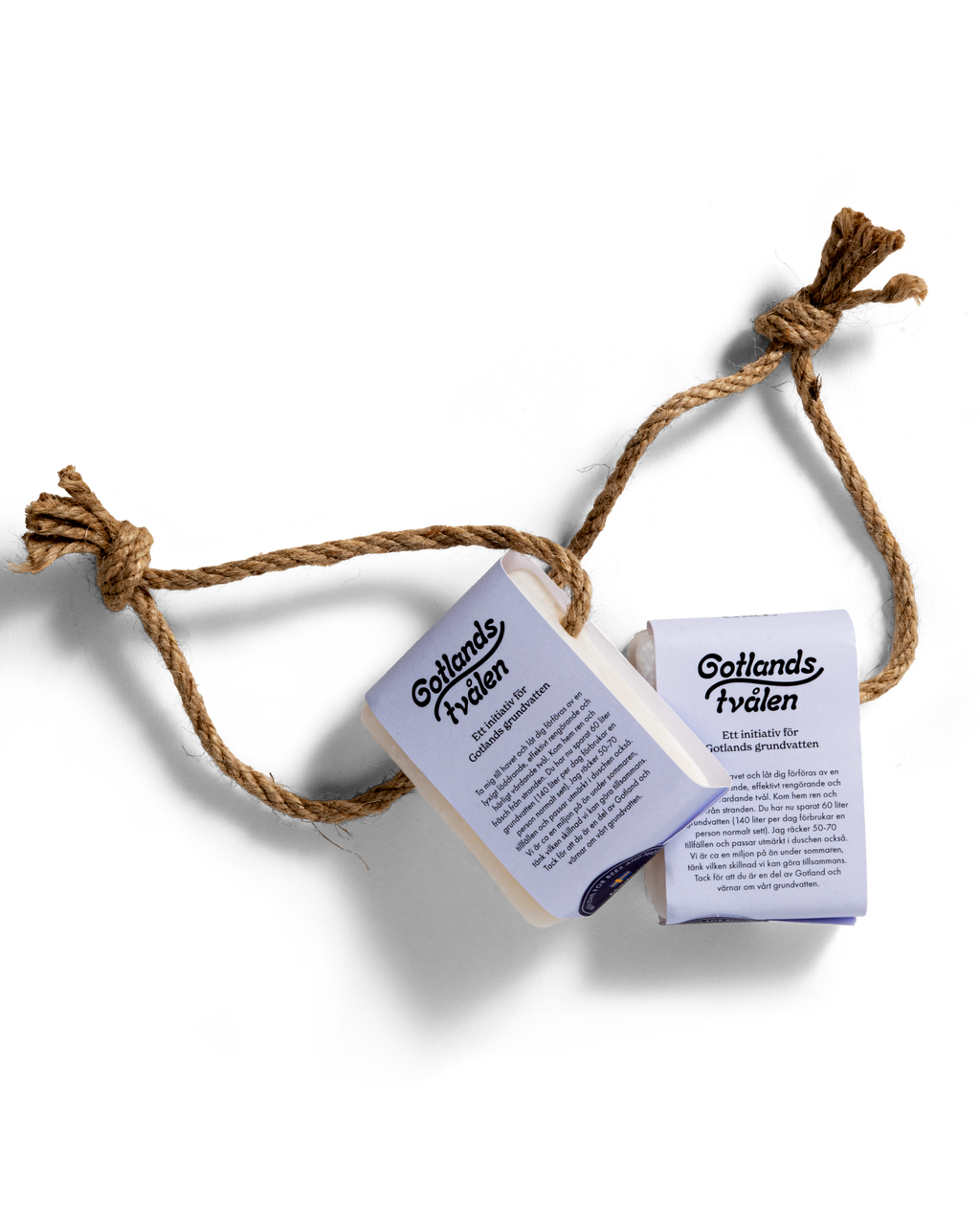 Gotlandstvålen – handgjord tvål med band för upphängning.