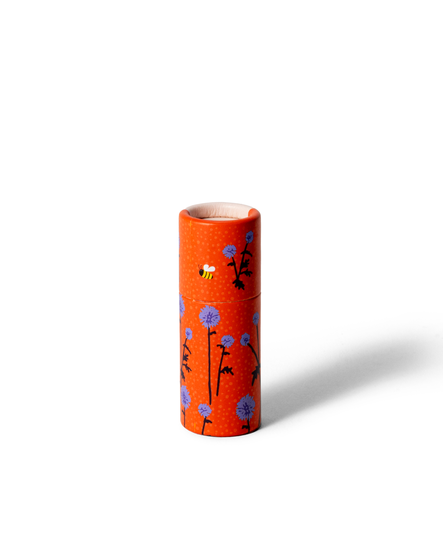 Handgjort läppcerat från Gustaf & Linnea med orange hylsa och motiv av bolltistlar.